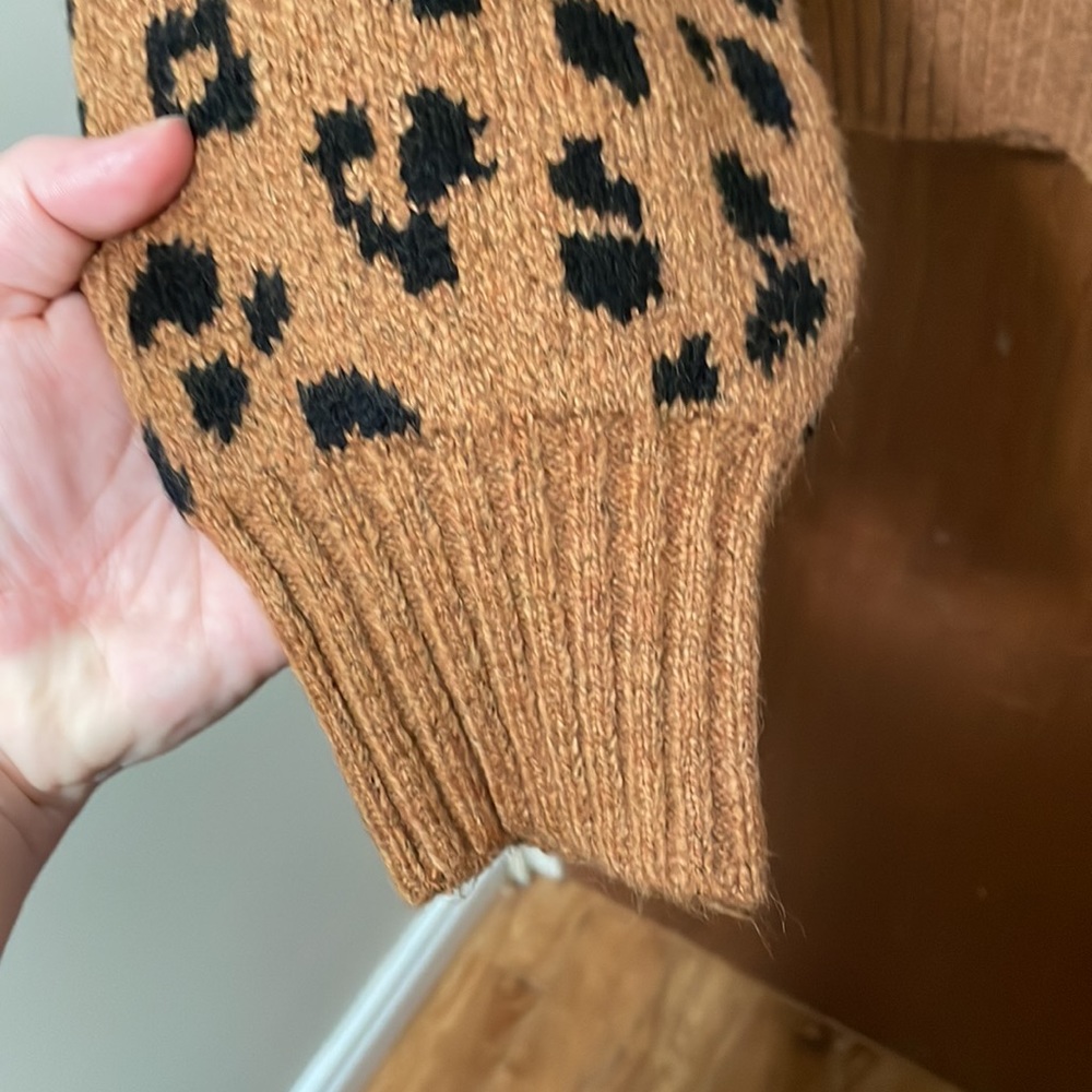 NWT Old Navy Cheetah Print Sweater - Picture 5 of 9